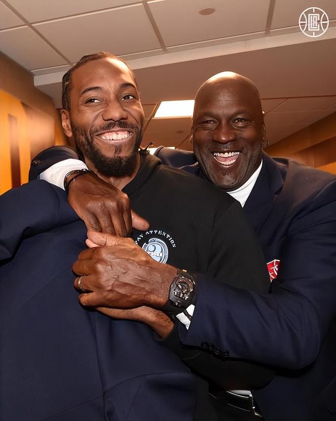 历史首次女裁判担任中超主裁，董方雨将执法西海岸vs亚泰（中超迎来首位女主裁：董方雨将执法西海岸对阵亚泰）