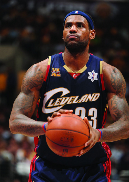 利物浦萨拉赫末段进球险胜曼联（萨拉赫终场前破门，利物浦险胜曼联）