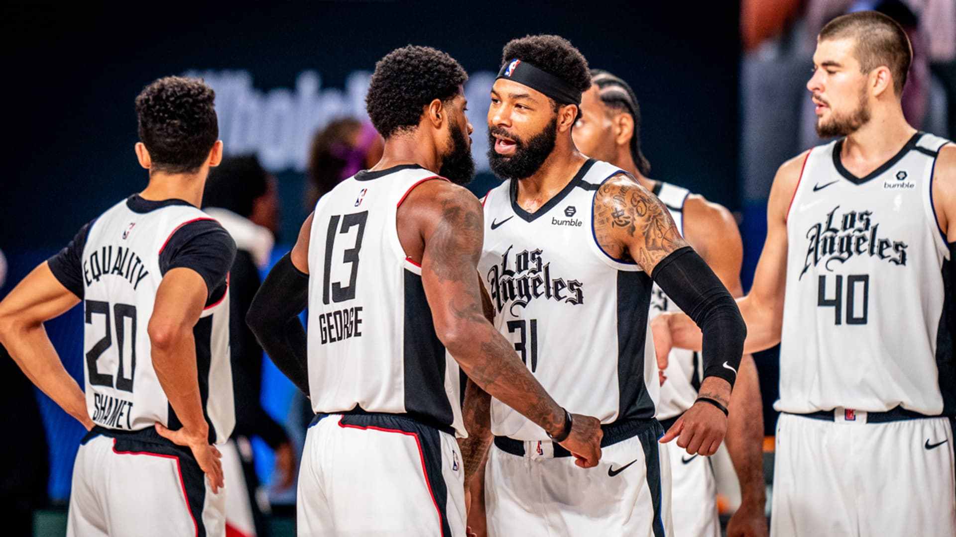 卡洛斯：C罗是所有球员的榜样；相比小罗我更爱去大罗的派对（卡洛斯：C罗堪称球员标杆；相比小罗，我更爱参加大罗的派对）