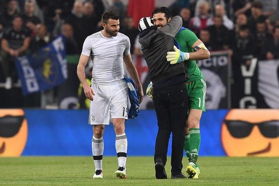 2025中超大结局：海港夺冠，亚泰、梅州降级，法比奥金靴（2025中超收官：海港封王，亚泰与梅州降级，法比奥荣膺金靴）