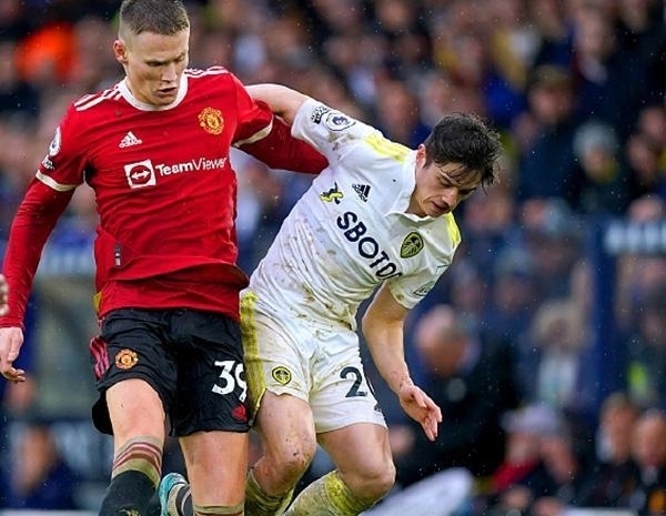 载入史册！阿根廷晒球队卡塔尔世界杯夺冠海报，梅西捧杯C位（铭刻史册！阿根廷发布卡塔尔世界杯冠军海报，梅西捧杯居C位）