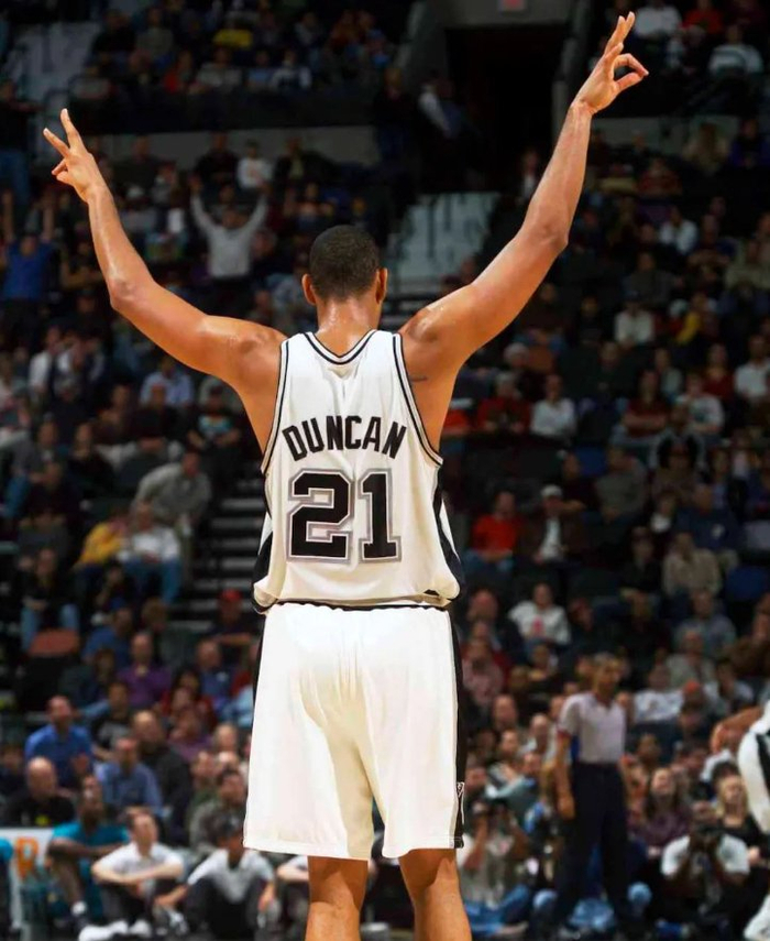 足球训练如何科学安排？（足球训练的科学规划指南）