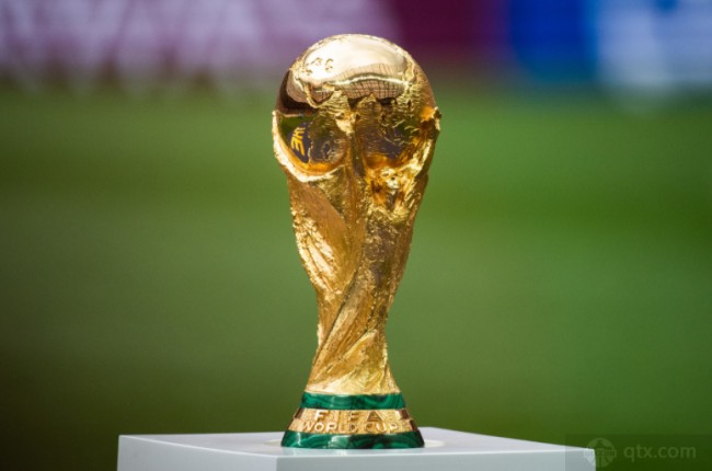 意媒：拜仁天才边锋利契纳或离队，尤文和米兰等队有意争夺（意媒称：拜仁天才边锋利契纳可能离队，尤文、米兰等队有意引进）